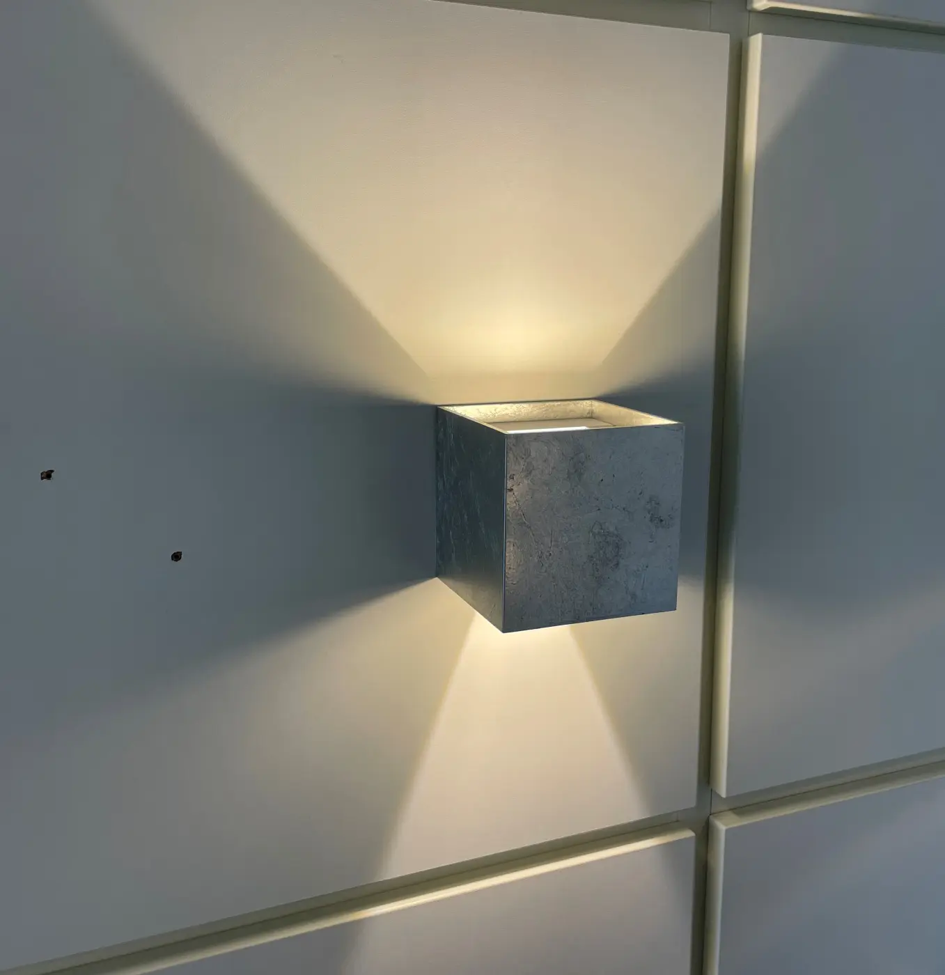 Wandleuchte Siri 44 Blattsilber von Helestra Aluminium massiv ca. 10x10x10cm