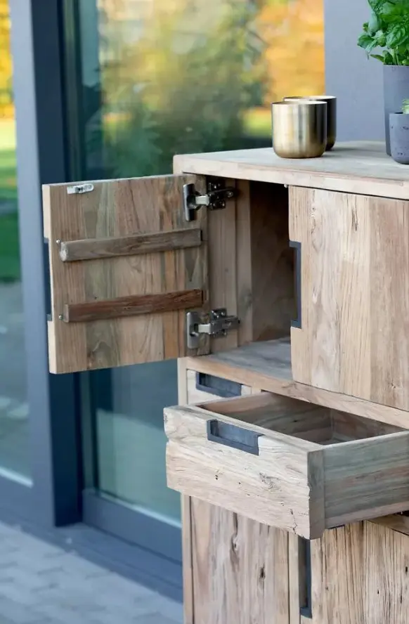 Schrank 13466.. Teakholz ca. 60x110x45cm